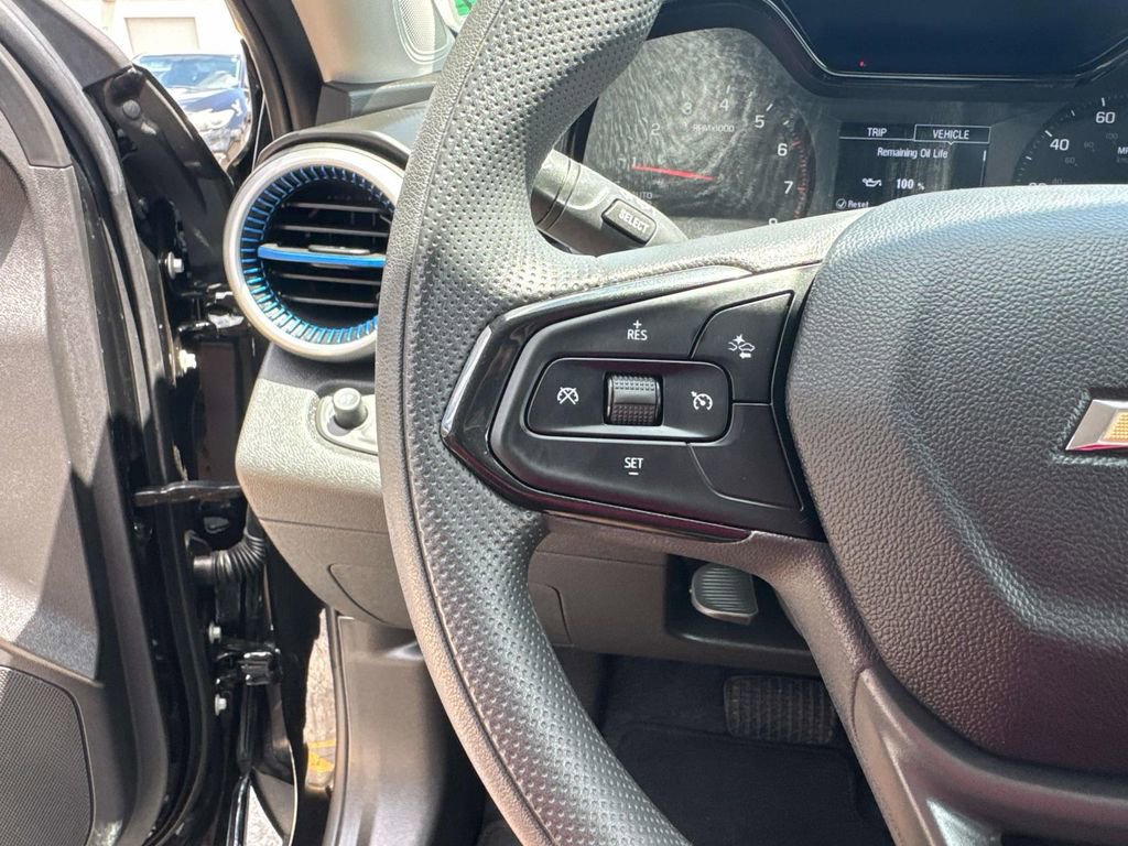 Certified 2025 Chevrolet Trax LS w/ LS Convenience Package FWD image 23