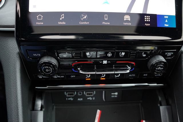 New 2025 Jeep Grand Cherokee Limited w/ Luxury Tech Group II image 16