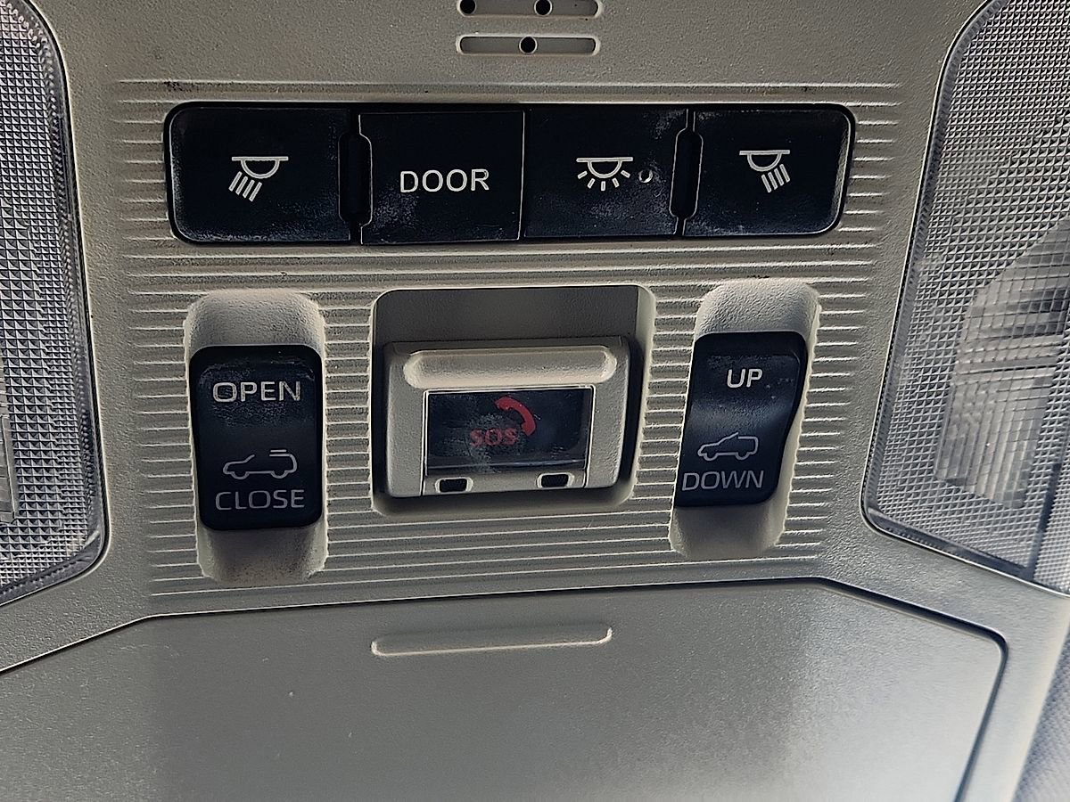 Used 2021 Toyota RAV4 XLE Premium FWD image 10