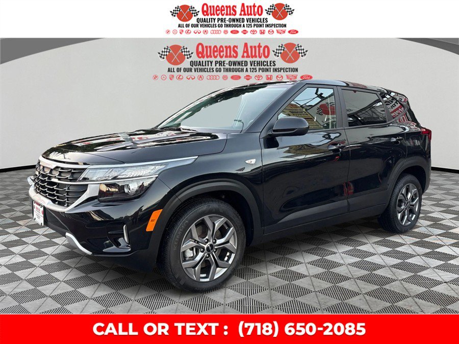 Used 2023 Kia Seltos LX AWD/4WD image 2