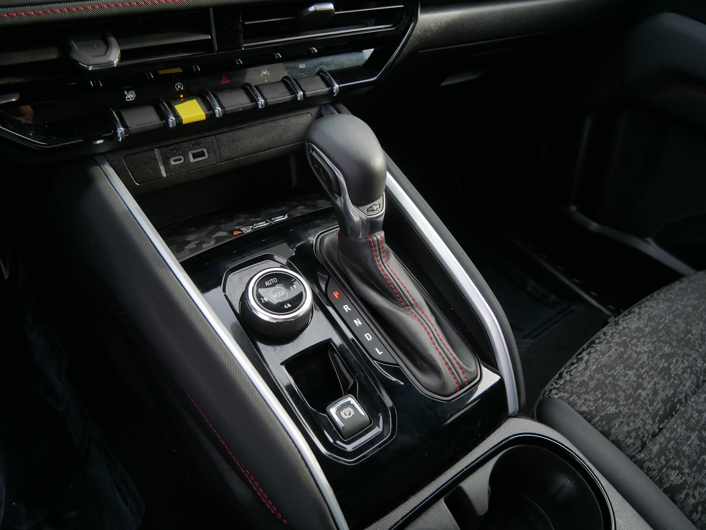 Used 2024 Chevrolet Colorado Z71 w/ Z71 Convenience Package 2 image 24