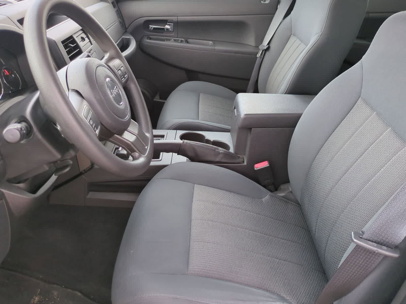 Used 2012 Jeep Liberty Sport AWD/4WD image 16