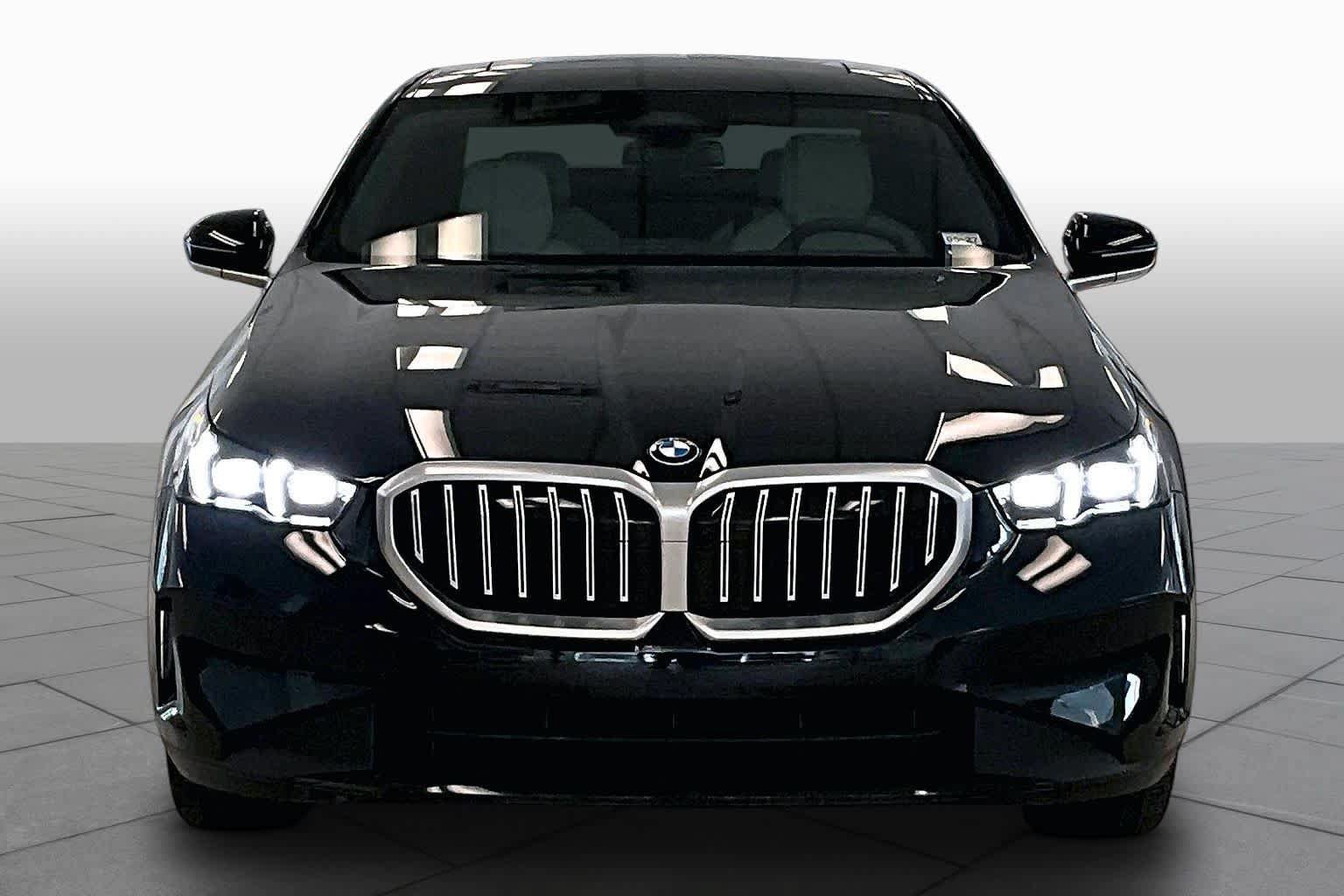 Used 2024 BMW 530i w/ Premium Package RWD image 3