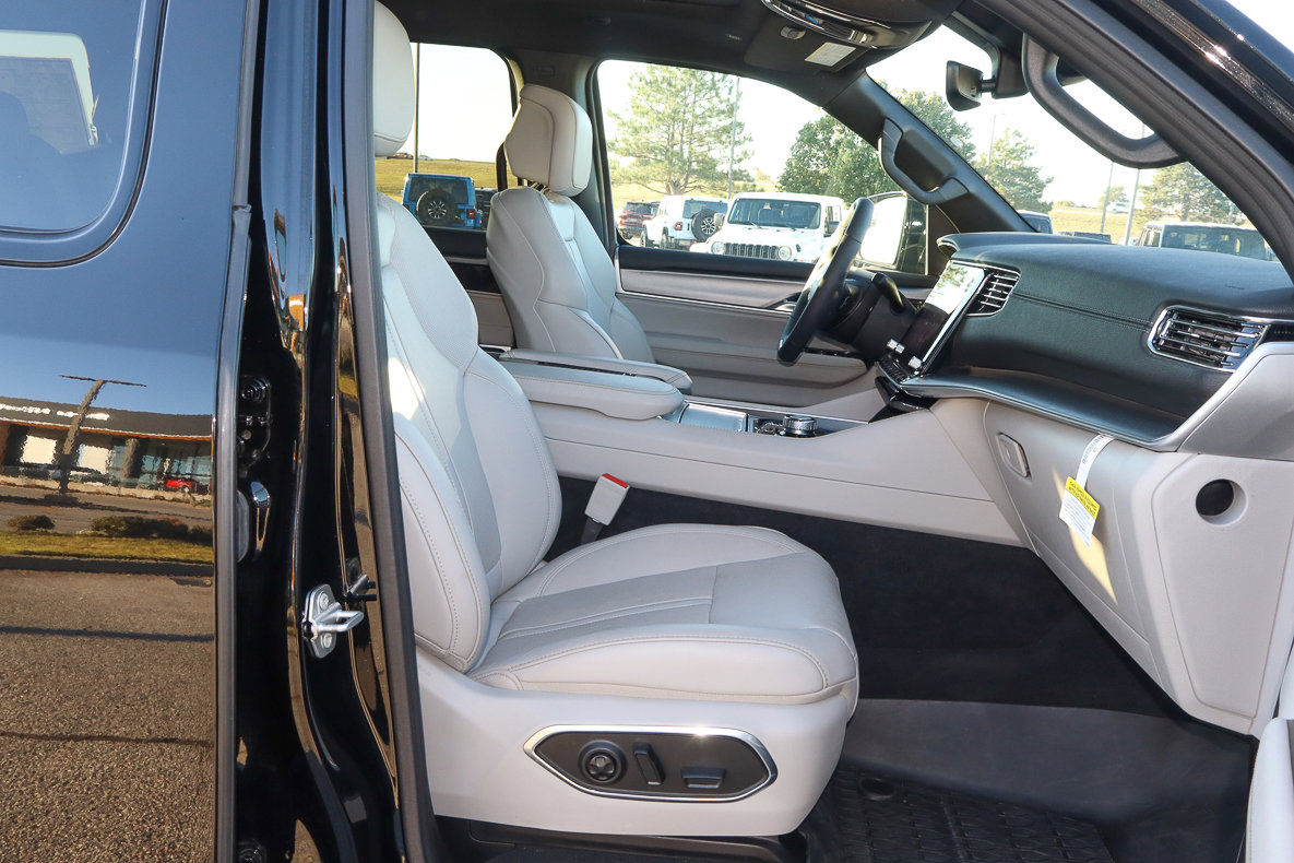 New 2025 Jeep Wagoneer w/ Premium Group I image 29
