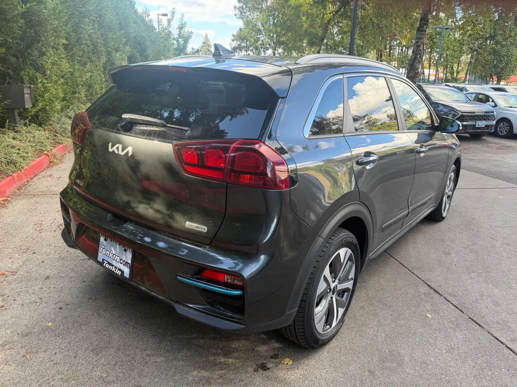 Used 2022 Kia Niro EX w/ Cold Weather Package FWD image 4
