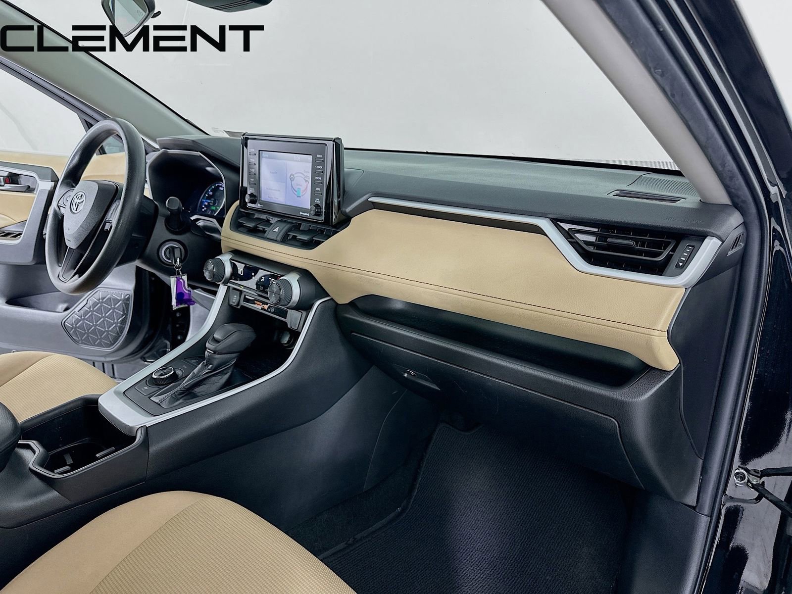 Used 2022 Toyota RAV4 LE image 32