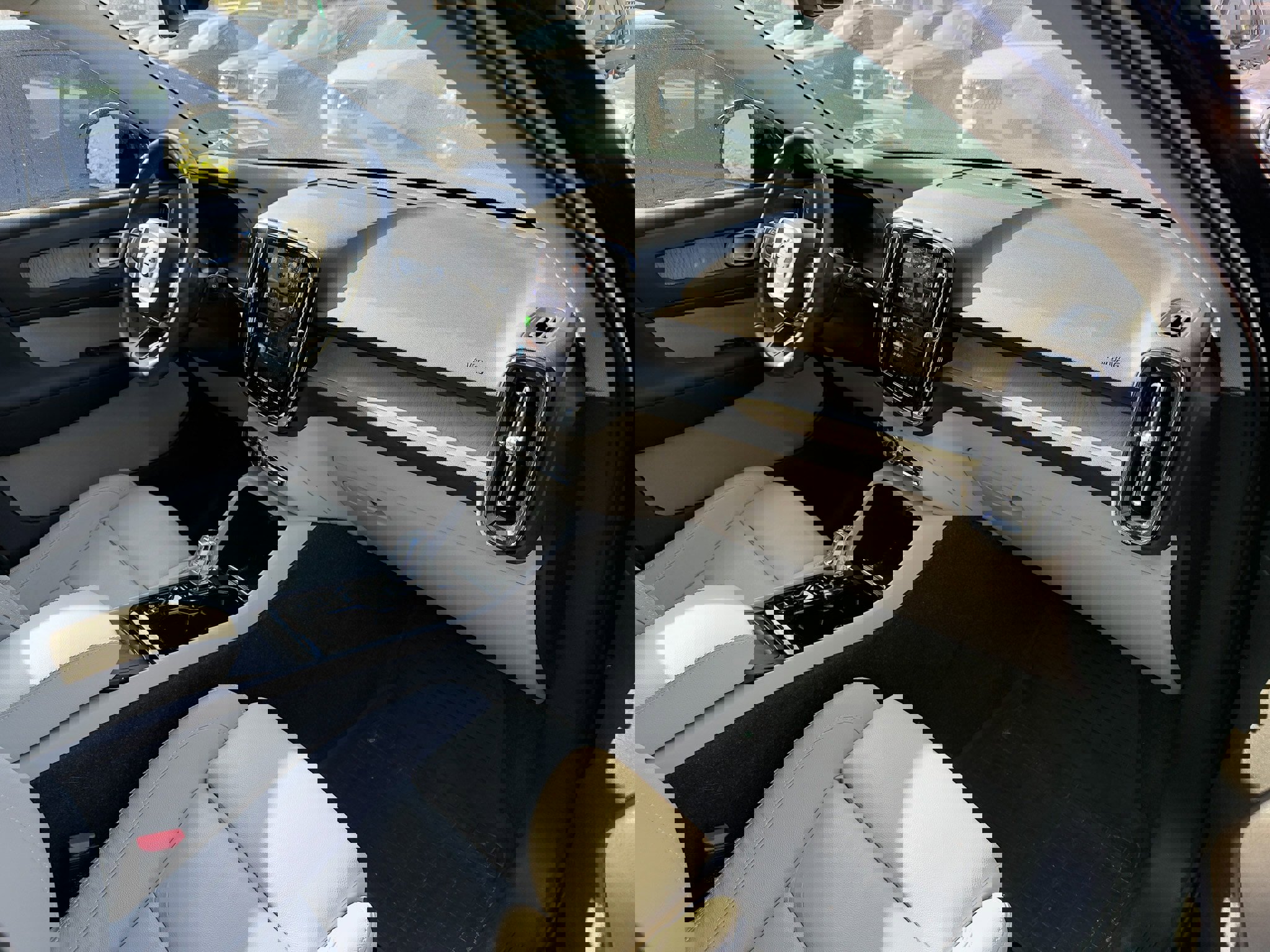 Certified 2023 Volvo XC40 B5 Plus w/ Climate Package image 20