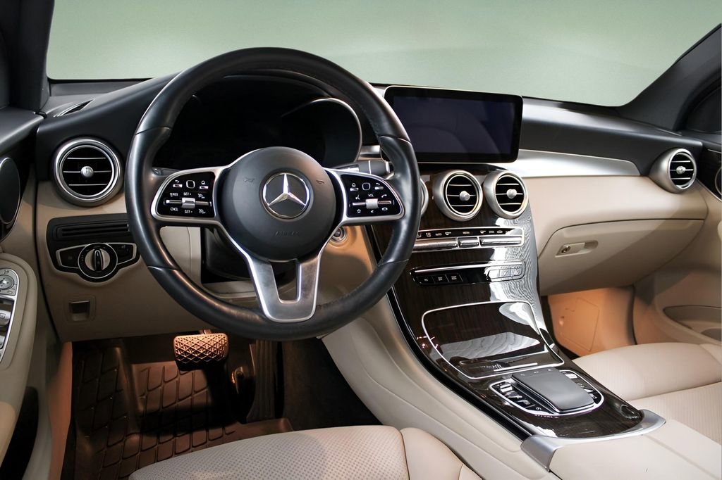 Used 2022 Mercedes-Benz GLC 300 4MATIC Coupe image 3