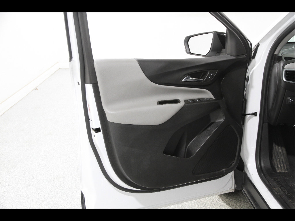 Used 2023 Chevrolet Equinox LS w/ Midnight Edition image 4