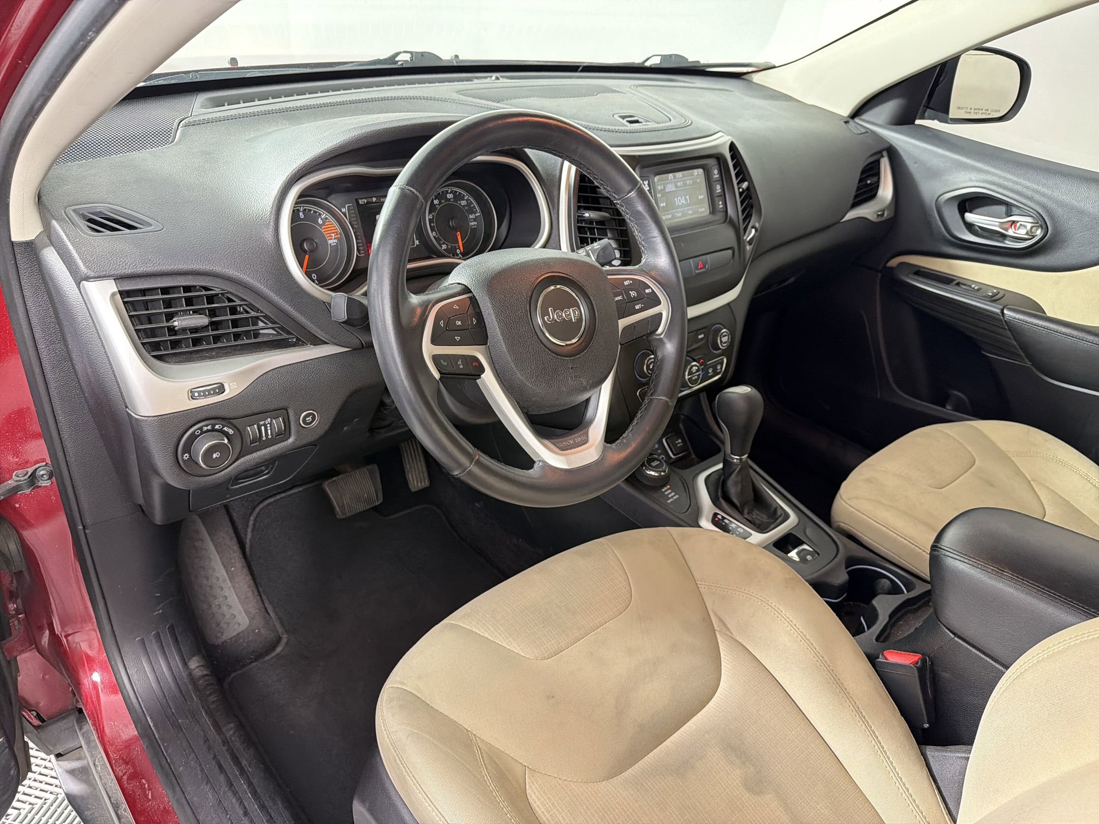 Used 2016 Jeep Cherokee Latitude w/ Comfort/Convenience Group AWD/4WD image 4