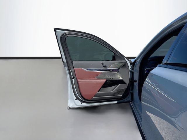 Used 2025 BMW i7 xDrive60 AWD/4WD image 22