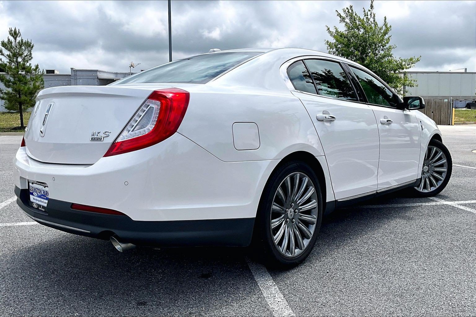 Used 2013 Lincoln MKS AWD image 4