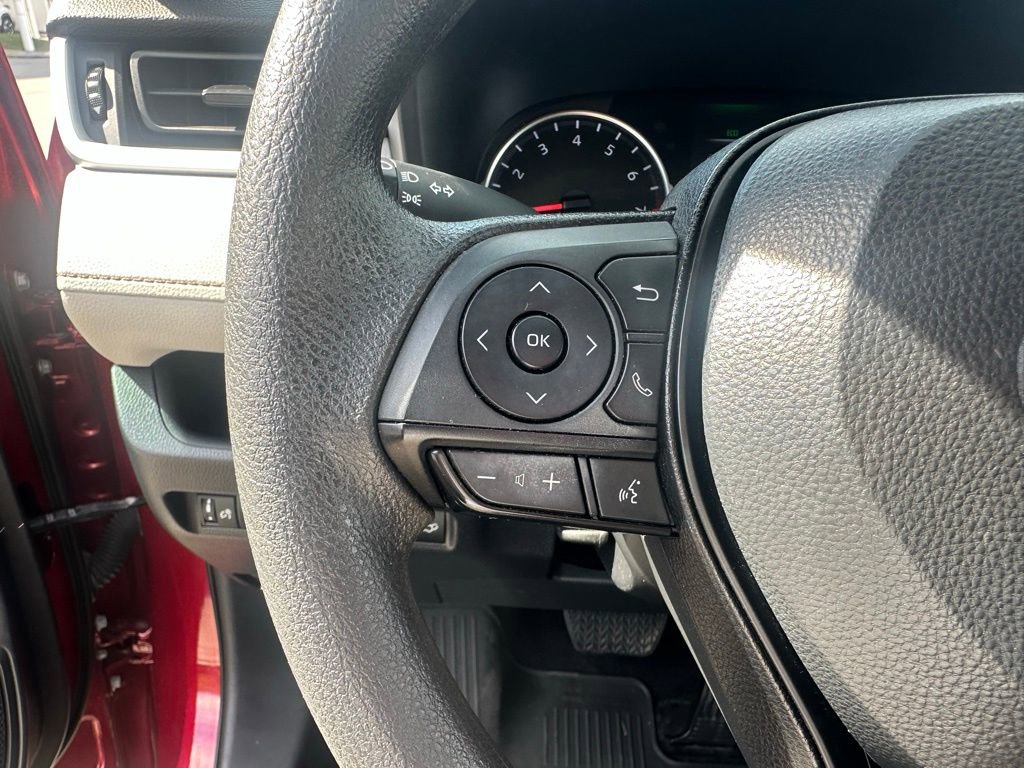 Used 2022 Toyota RAV4 XLE w/ Convenience Package image 28