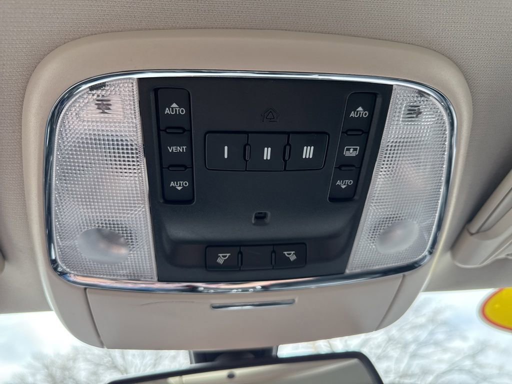 Used 2017 Chrysler 300 Limited w/ Value Package image 27