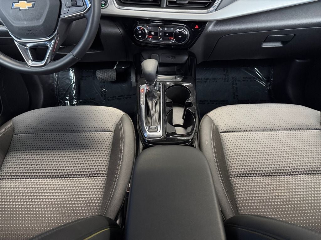 Used 2024 Chevrolet Trax LT w/ Sunroof Package FWD image 12