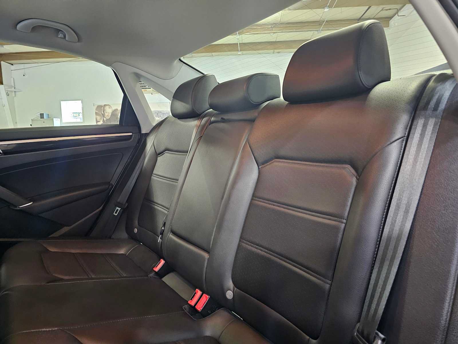 Used 2019 Volkswagen Passat 2.0T SE R-Line FWD image 19