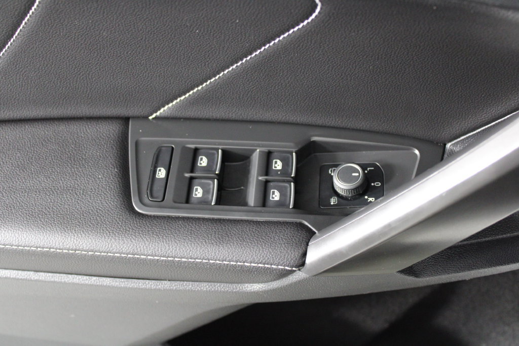 Used 2022 Volkswagen Tiguan SEL R-Line AWD/4WD image 23