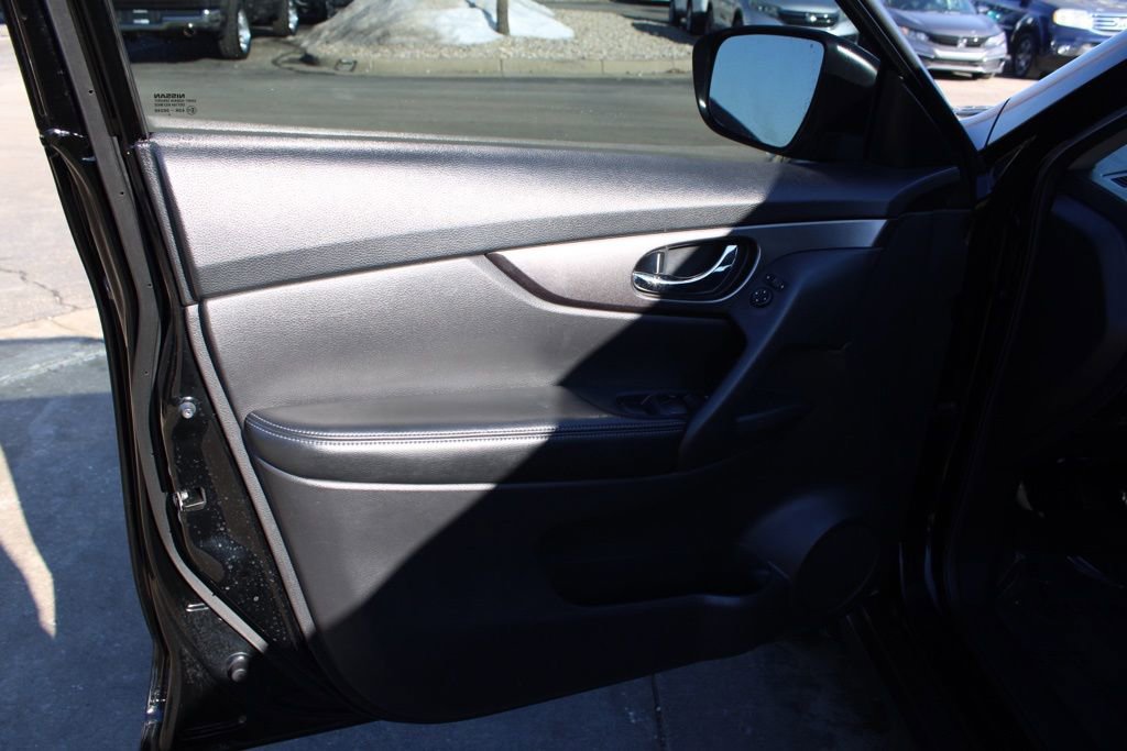 Used 2015 Nissan Rogue S image 17