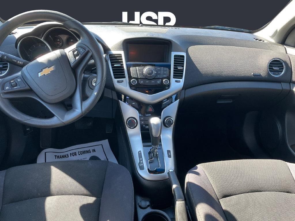 Used 2015 Chevrolet Cruze LT w/ Technology Package FWD image 10