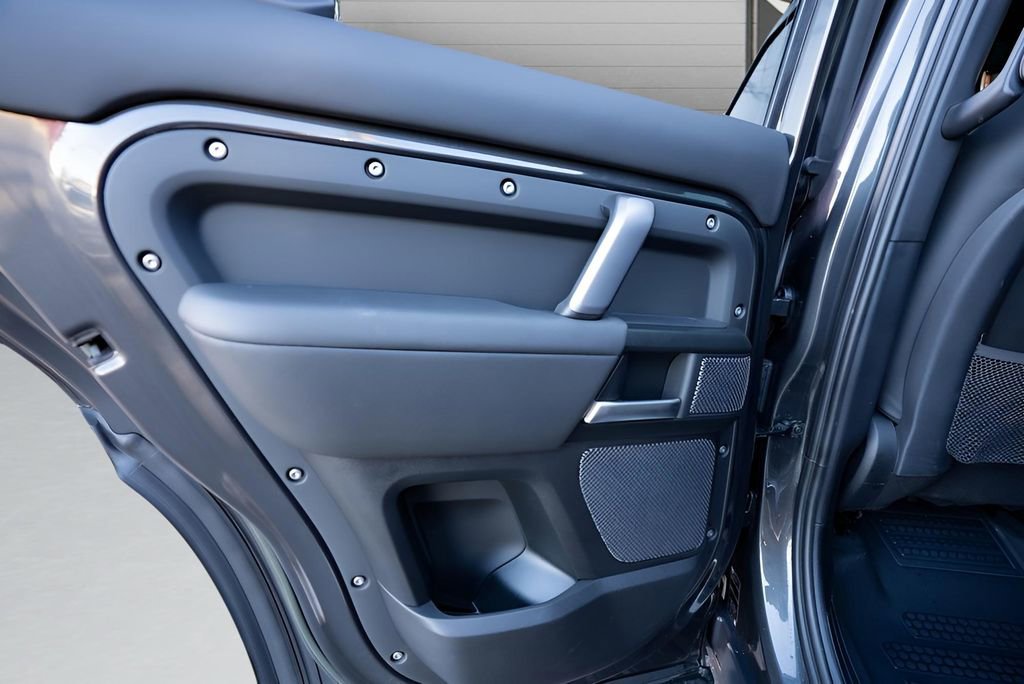 Used 2023 Land Rover Defender 110 V8 image 28