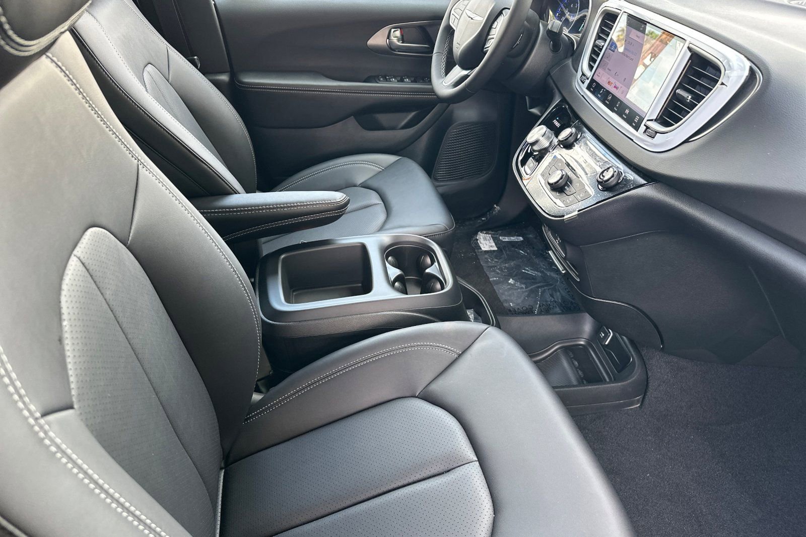 New 2026 Chrysler Voyager LX FWD image 14