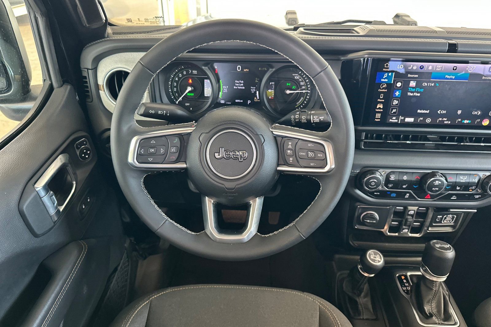 Used 2025 Jeep Wrangler Unlimited Sahara image 14