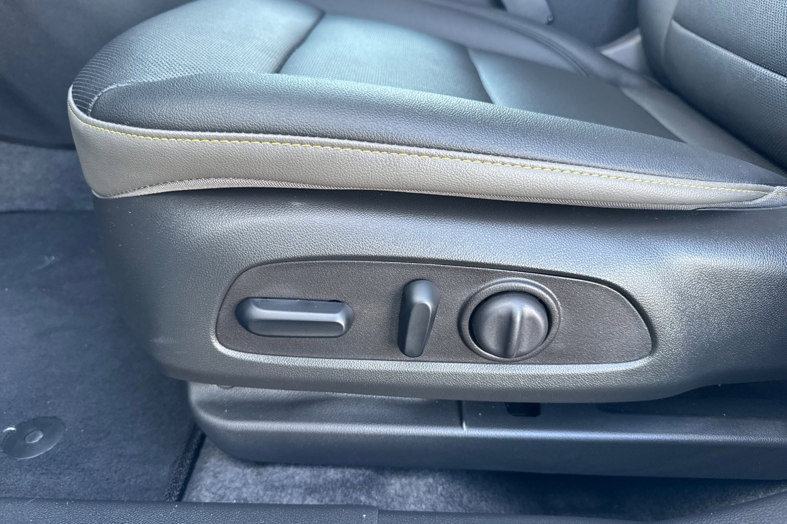 Used 2025 Chevrolet Trax ACTIV w/ Sunroof Package image 13