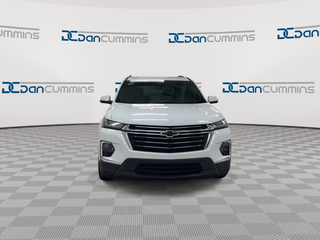 Used 2023 Chevrolet Traverse LT w/ LT Premium Package AWD/4WD image 3