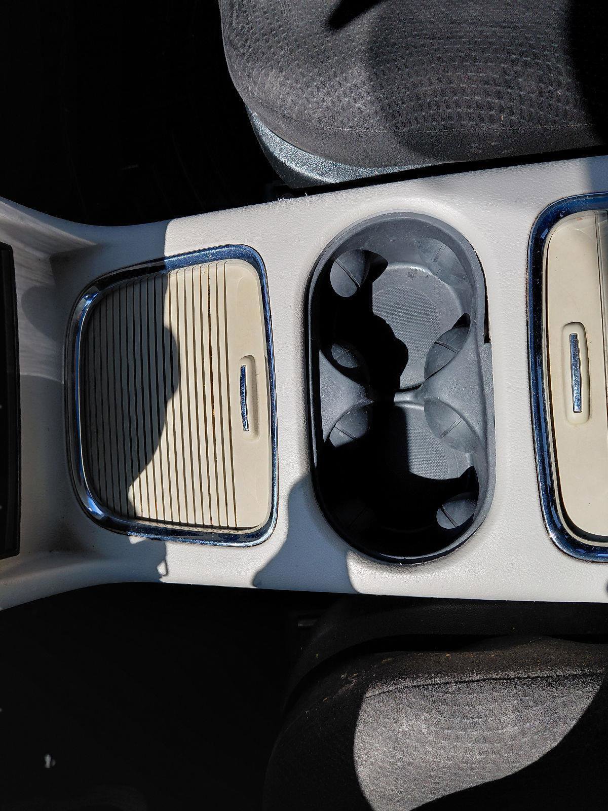Used 2015 Chrysler Town & Country Touring FWD image 27