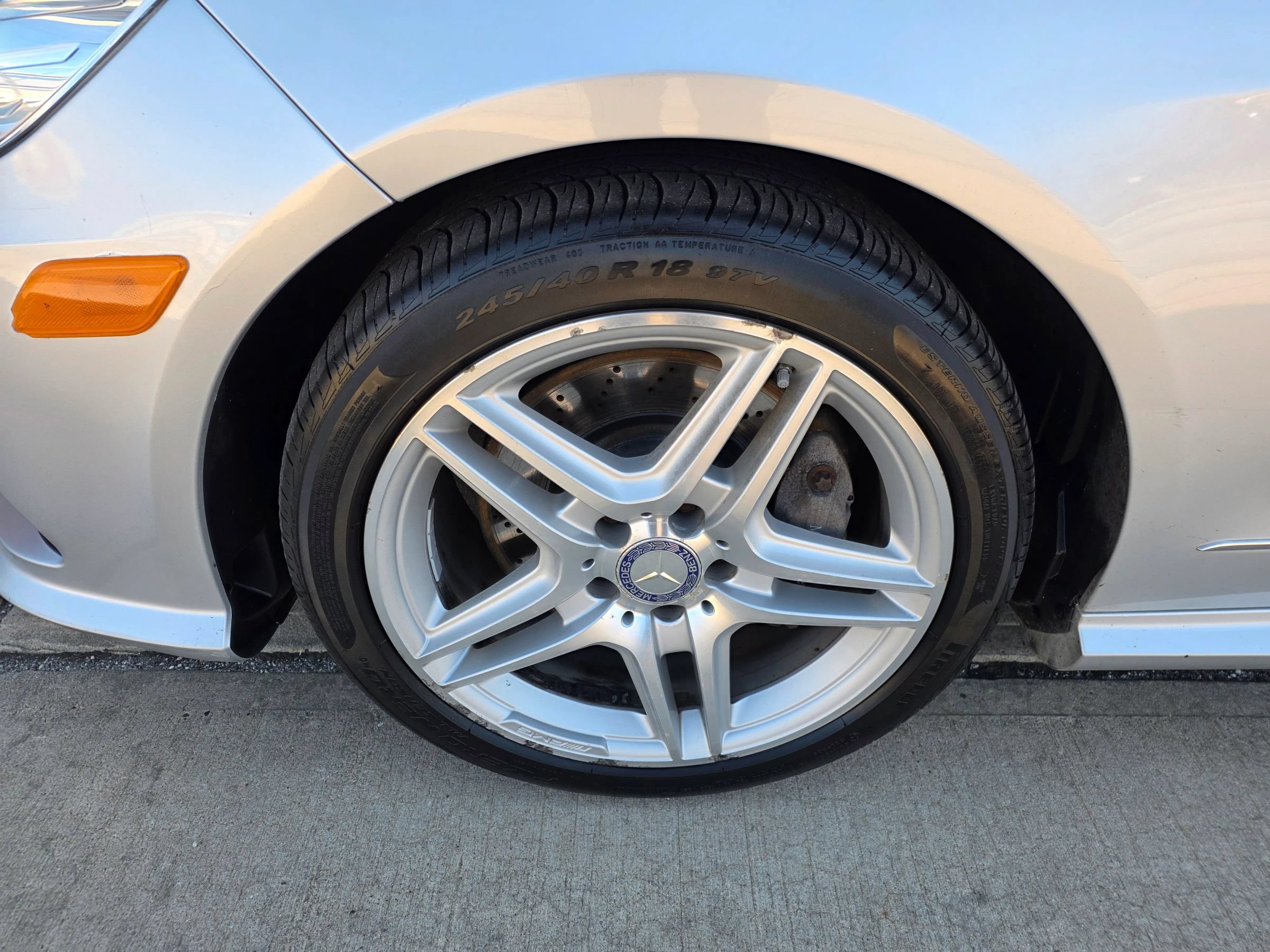Used 2011 Mercedes-Benz E 550 4MATIC Sedan image 34