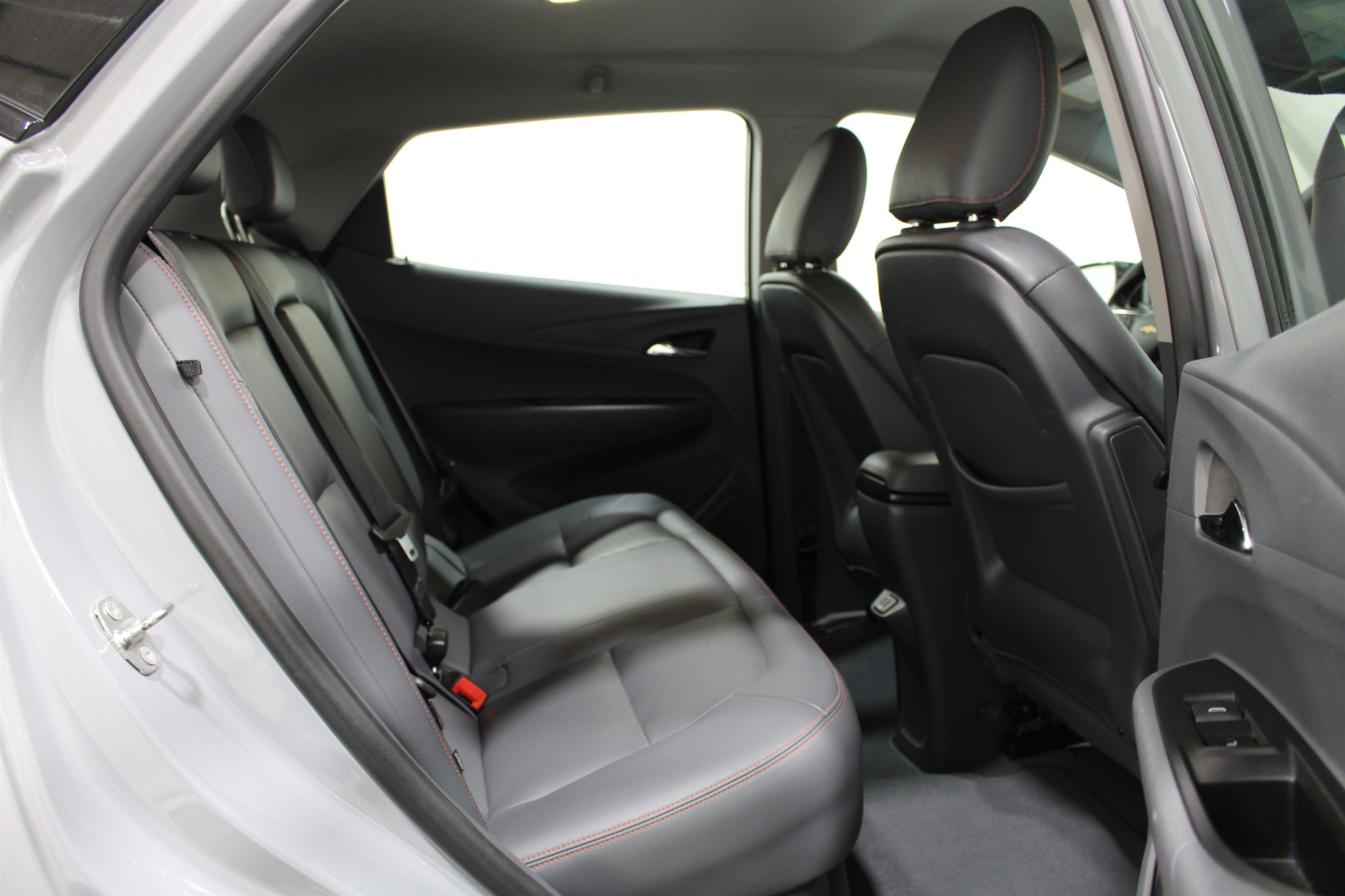 Used 2020 Chevrolet Bolt Premier w/ Infotainment Package FWD image 23