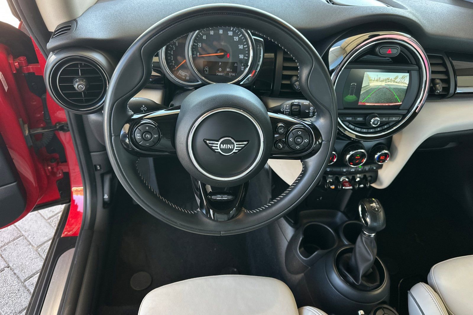 Used 2019 MINI Cooper 2-Door Hardtop w/ Signature Upholstery Package image 13