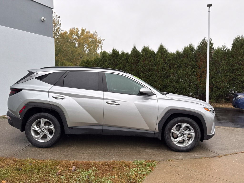 Used 2024 Hyundai Tucson SEL FWD image 2