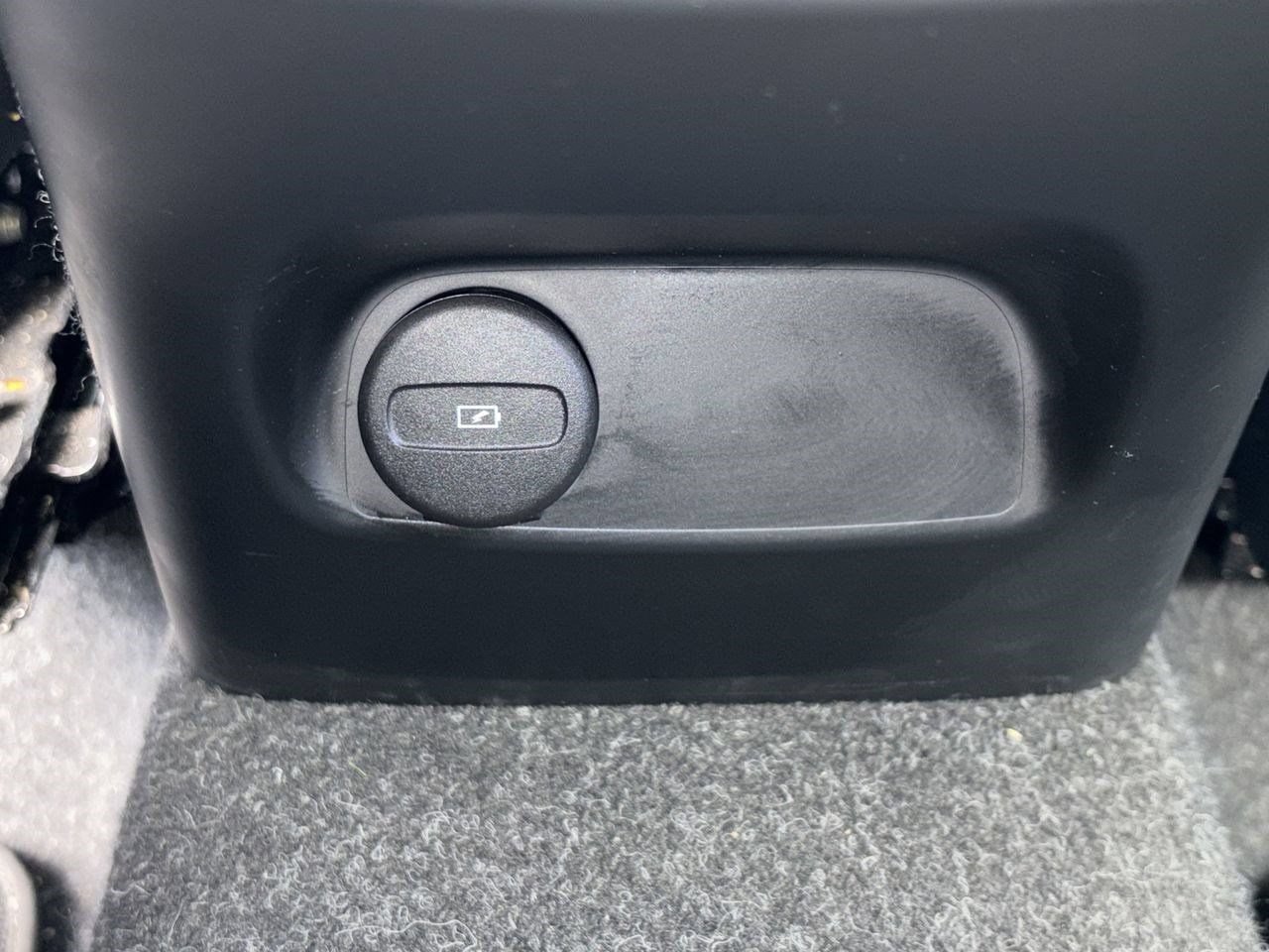 Used 2025 Volvo XC40 B5 Core AWD/4WD image 22