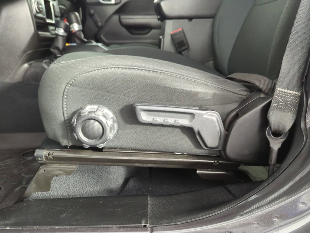 Used 2022 Jeep Wrangler Unlimited Willys image 13