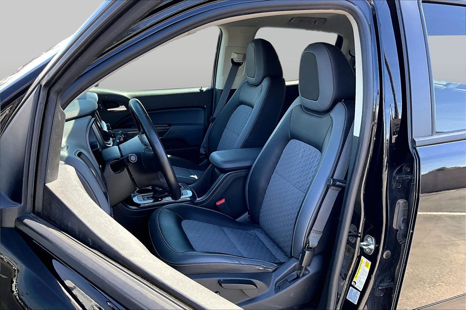 Used 2015 Chevrolet Colorado Z71 AWD/4WD image 23