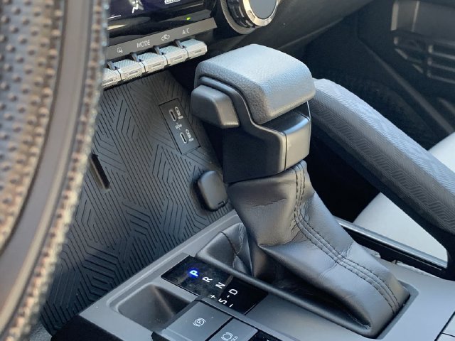 Used 2025 Toyota Tacoma SR5 AWD/4WD image 26
