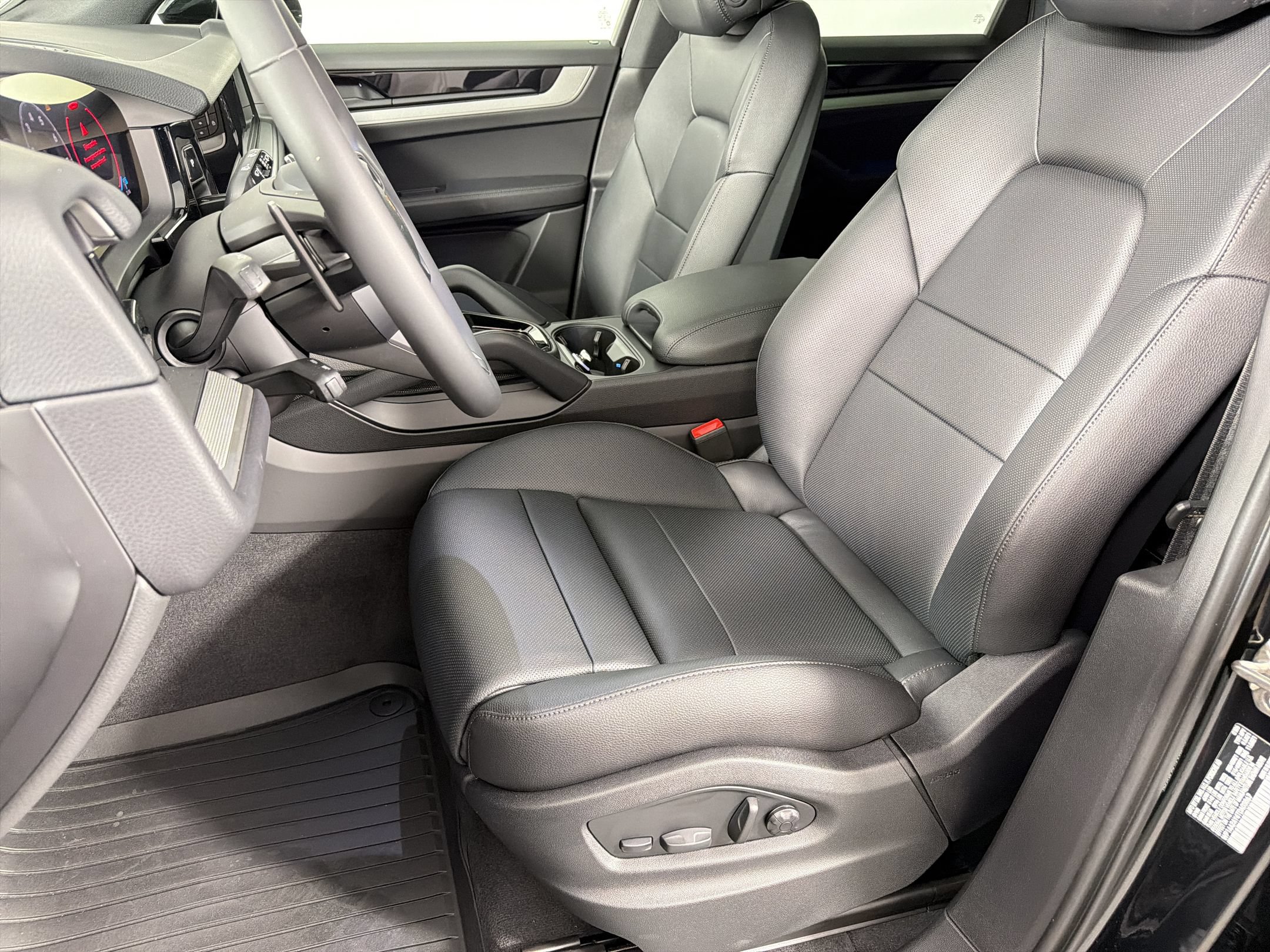Used 2026 Porsche Cayenne AWD/4WD image 5