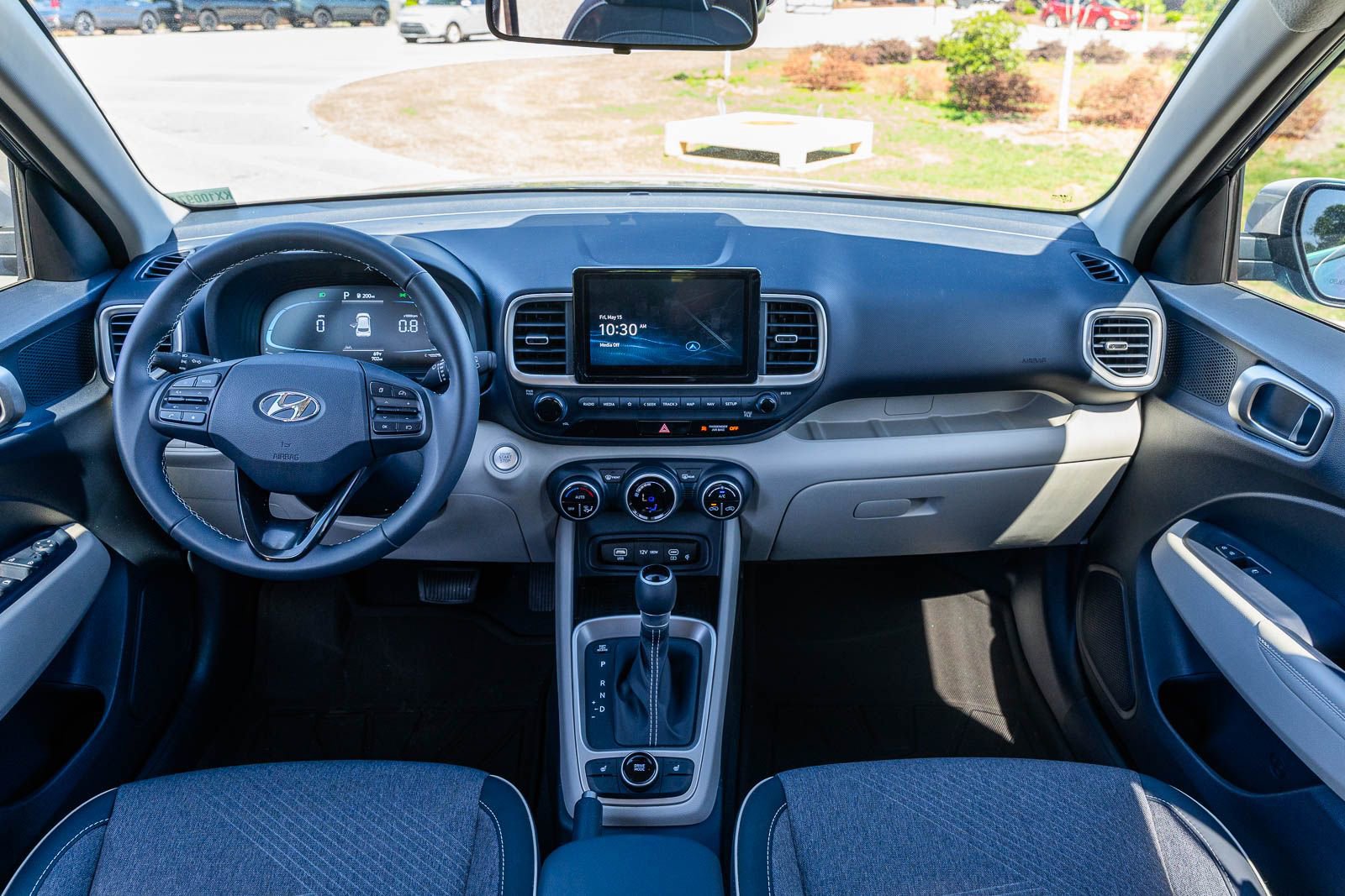 Used 2025 Hyundai Venue Limited FWD image 24