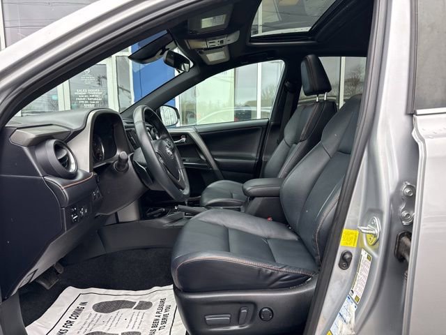 Used 2017 Toyota RAV4 SE image 15