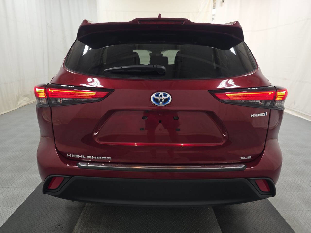 Used 2023 Toyota Highlander XLE image 6