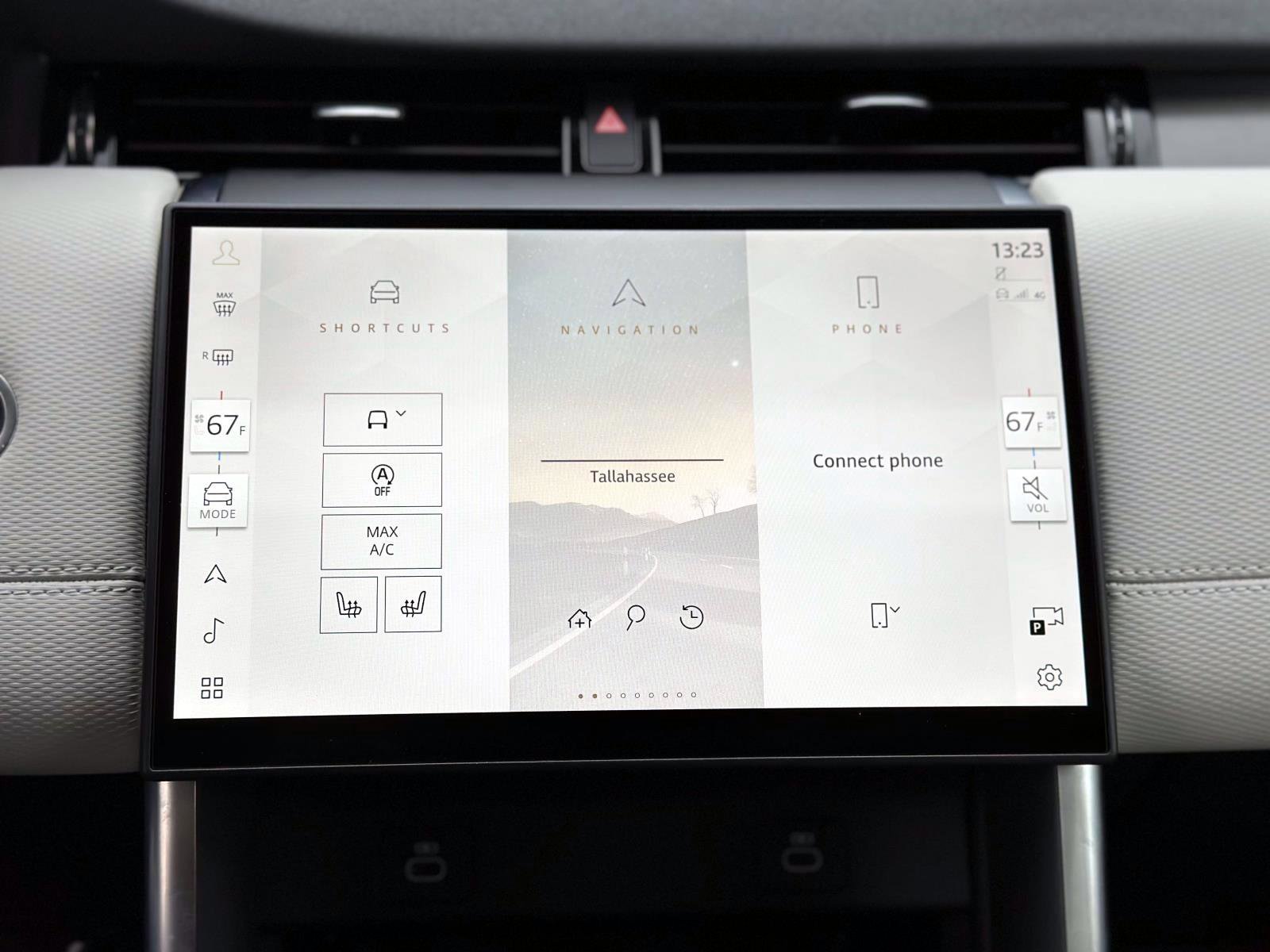 New 2025 Land Rover Discovery Sport Dynamic SE image 17