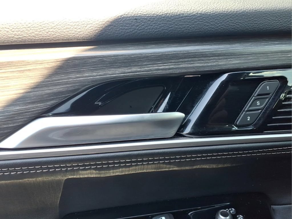 Used 2024 Jeep Wagoneer Series III AWD/4WD image 15