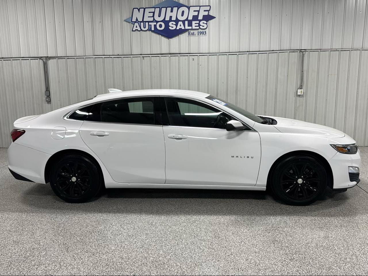 Used 2020 Chevrolet Malibu LT FWD image 1