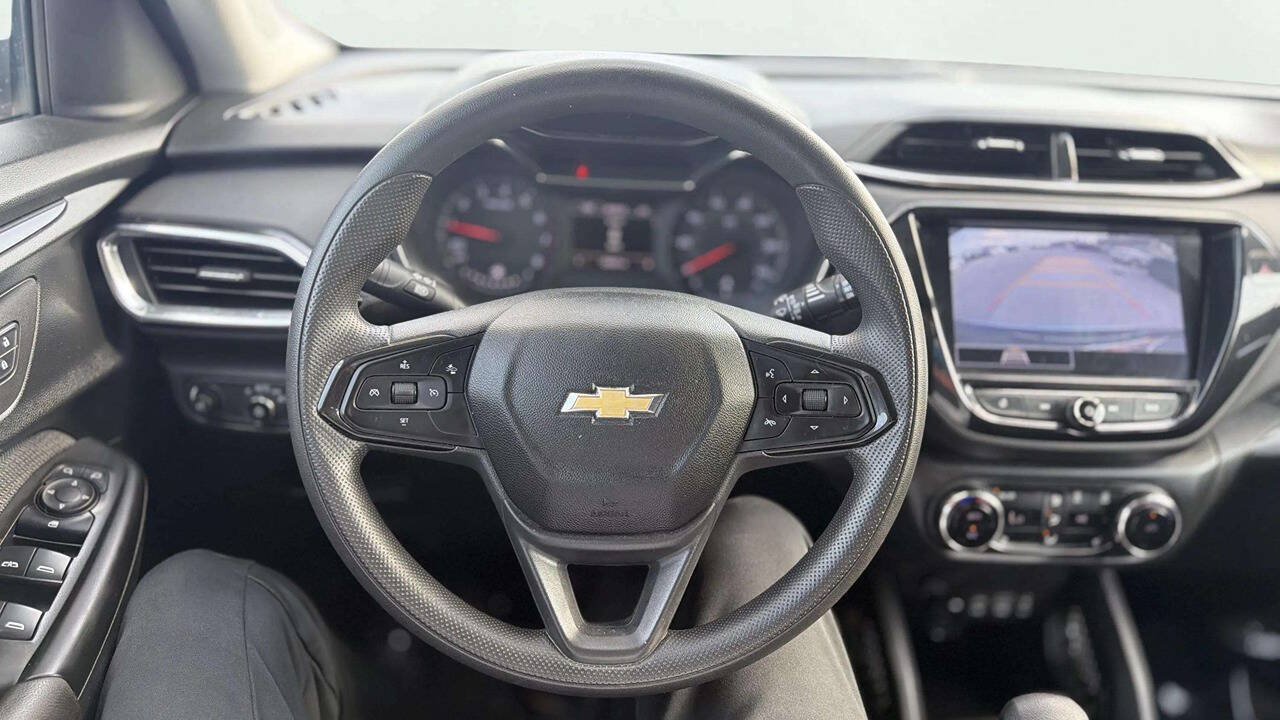 Used 2022 Chevrolet TrailBlazer LT w/ Convenience Package FWD image 17