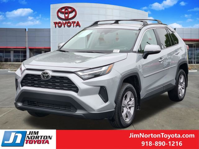 Used 2025 Toyota RAV4 XLE w/ Convenience Package FWD image 3
