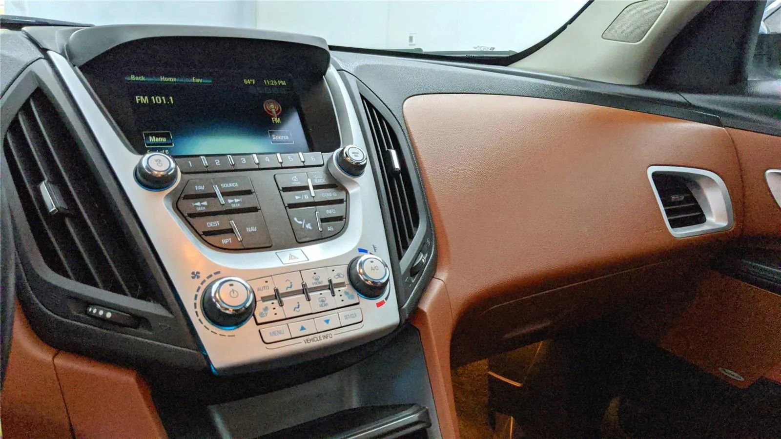 Used 2016 Chevrolet Equinox LTZ w/ Enhanced Convenience Package FWD image 24