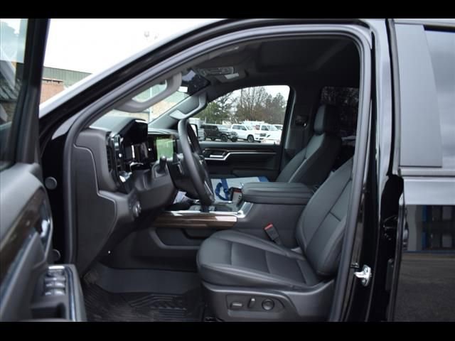 Used 2025 Chevrolet Silverado 1500 LT AWD/4WD image 16
