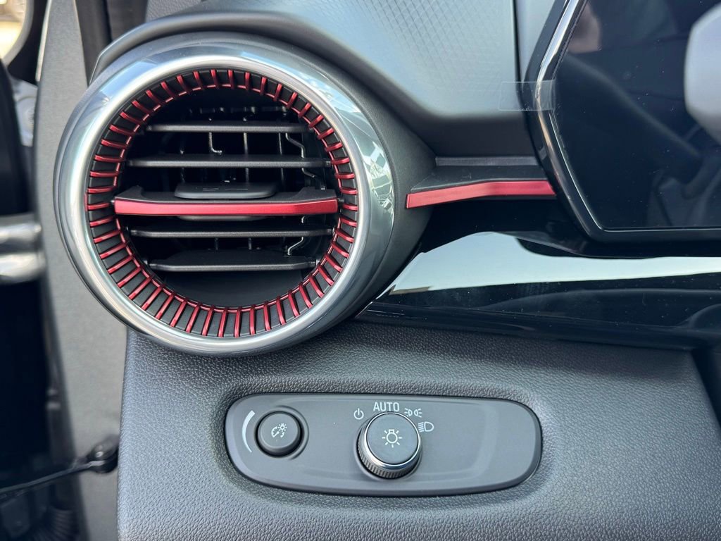 New 2026 Chevrolet Trax RS w/ Sunroof Package image 34