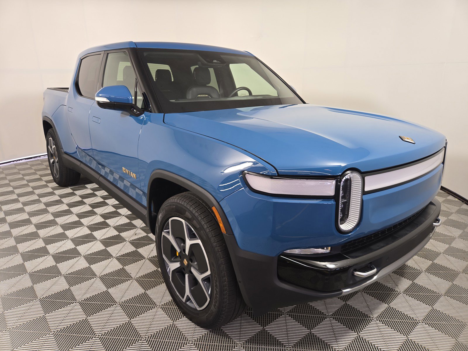 Used 2022 Rivian R1T Adventure image 7